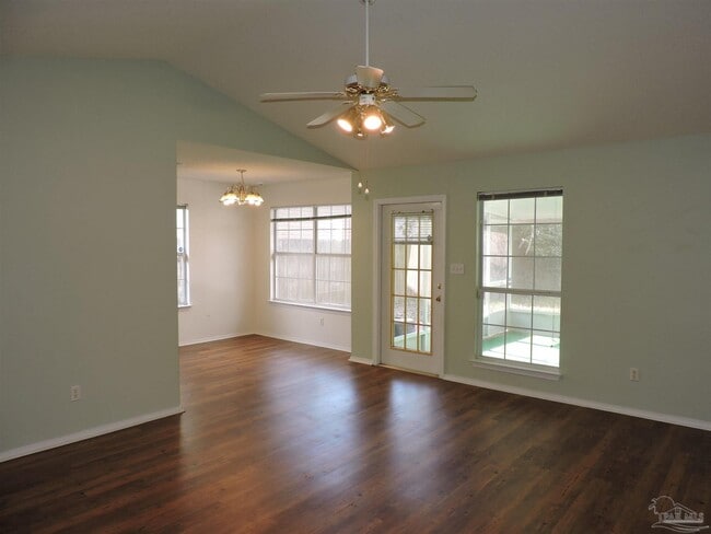 Building Photo - 345 Mirabelle Dr