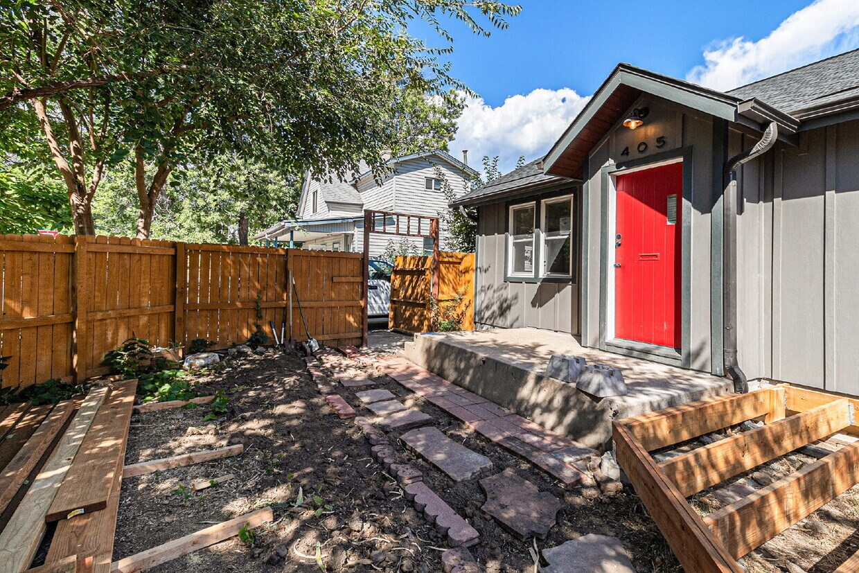 Beautiful Single Family Home Available Now! - Beautiful Single Family Home Available Now!