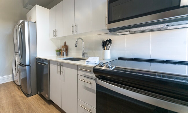 Building Photo - 1 Bed Loft in Downtown Peterborough