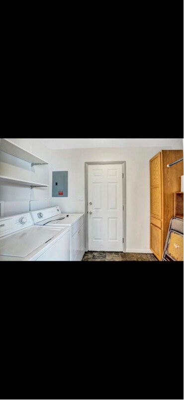 Foto del edificio - 406 E Adams St