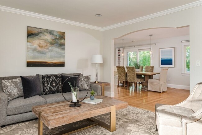 Building Photo - 17 Pleasant St