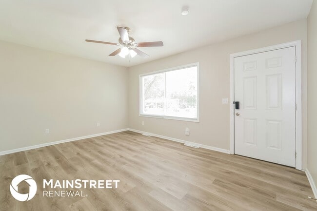 Building Photo - 10712 Bennington Ave