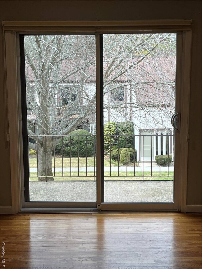 Foto del edificio - 77 Richmond Blvd