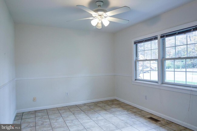 Foto del edificio - 421 Hucknall Ct