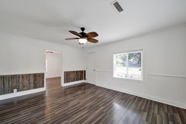 Foto del edificio - Wonderful Three Bed Two Bath Home in Stanf...