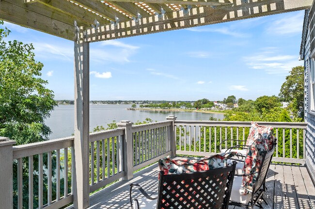 Foto del edificio - 240 Narragansett Ave