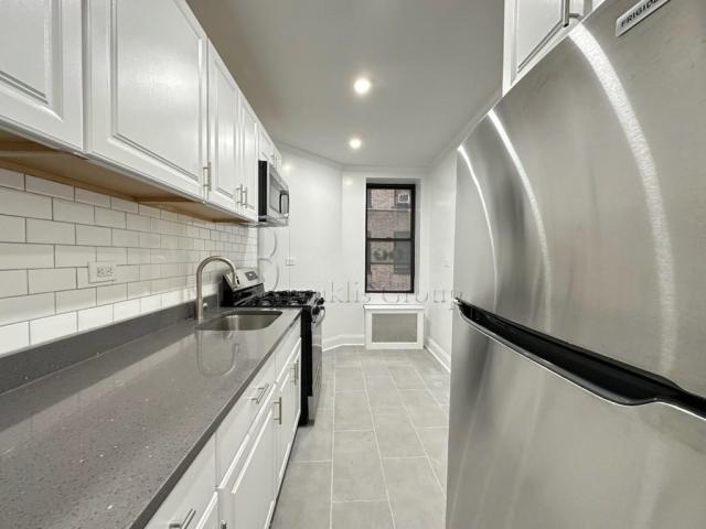 Foto del edificio - 1 bedroom in ASTORIA NY 11103