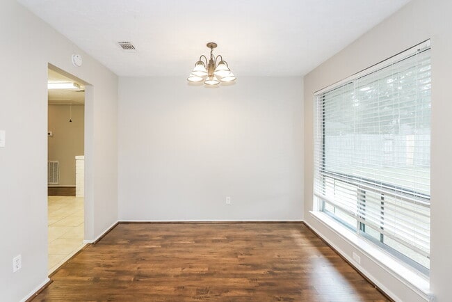 Foto del edificio - 7311 Skybright Ln