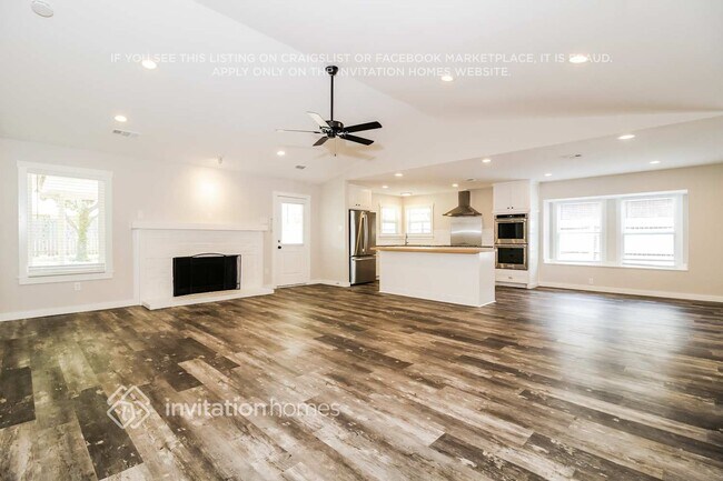 Foto del edificio - 8213 Mark Ln