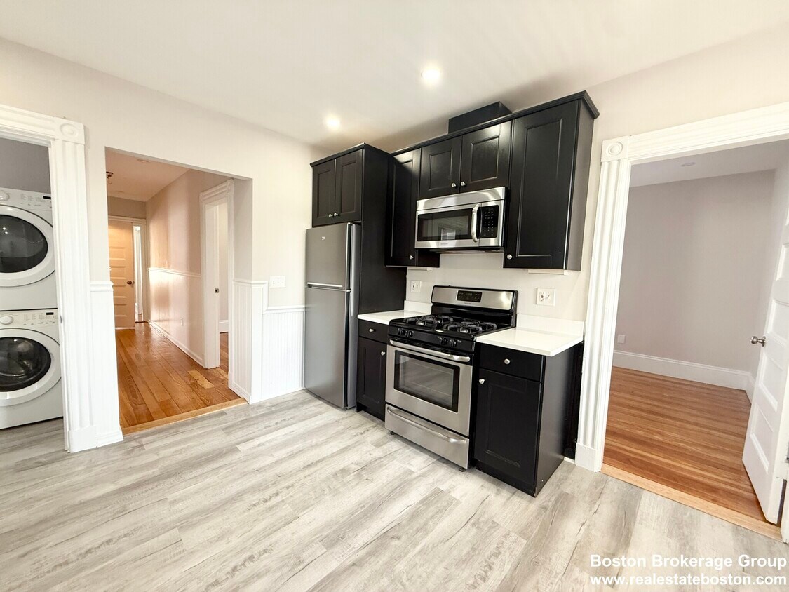 Primary Photo - 75 Saxton St