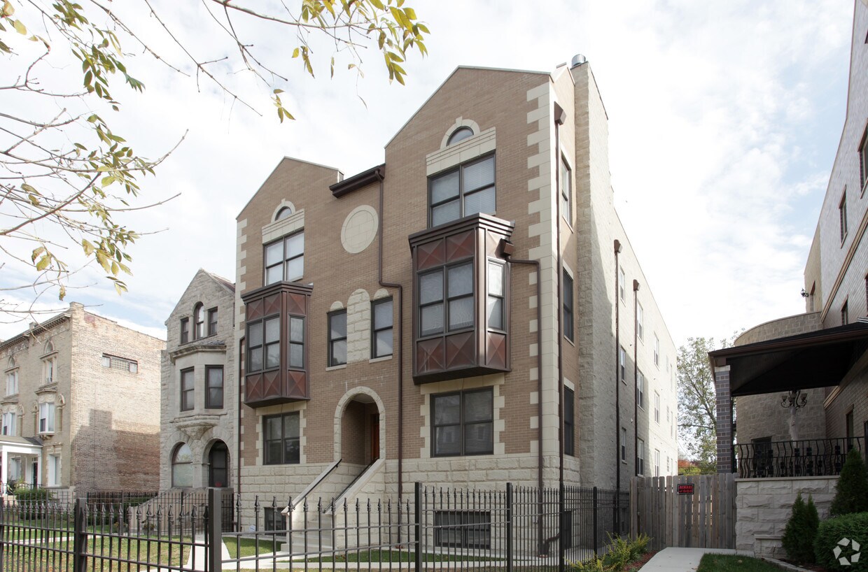 Primary Photo - 3971 S Ellis Ave