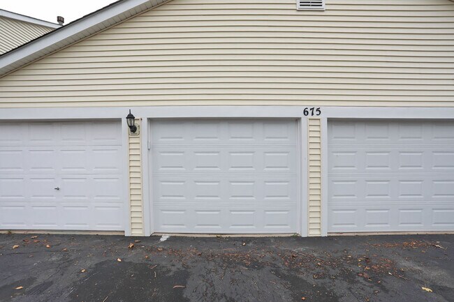 Building Photo - 675 Greenfield Ct