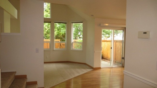 Building Photo - Silverlake Townhome