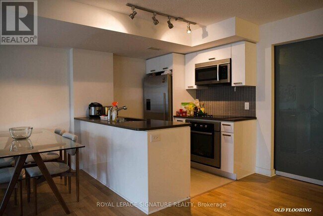 Photo du bâtiment - 295 Adelaide St W