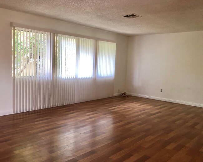 Living Room - 888 Ponderosa Dr