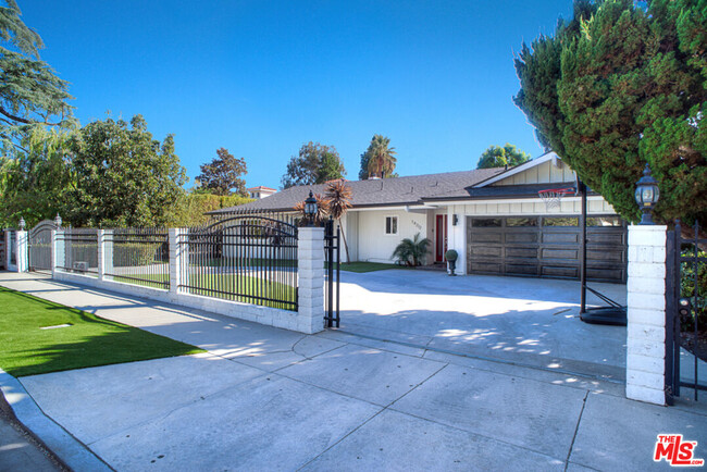 14212 Chandler Blvd photo'