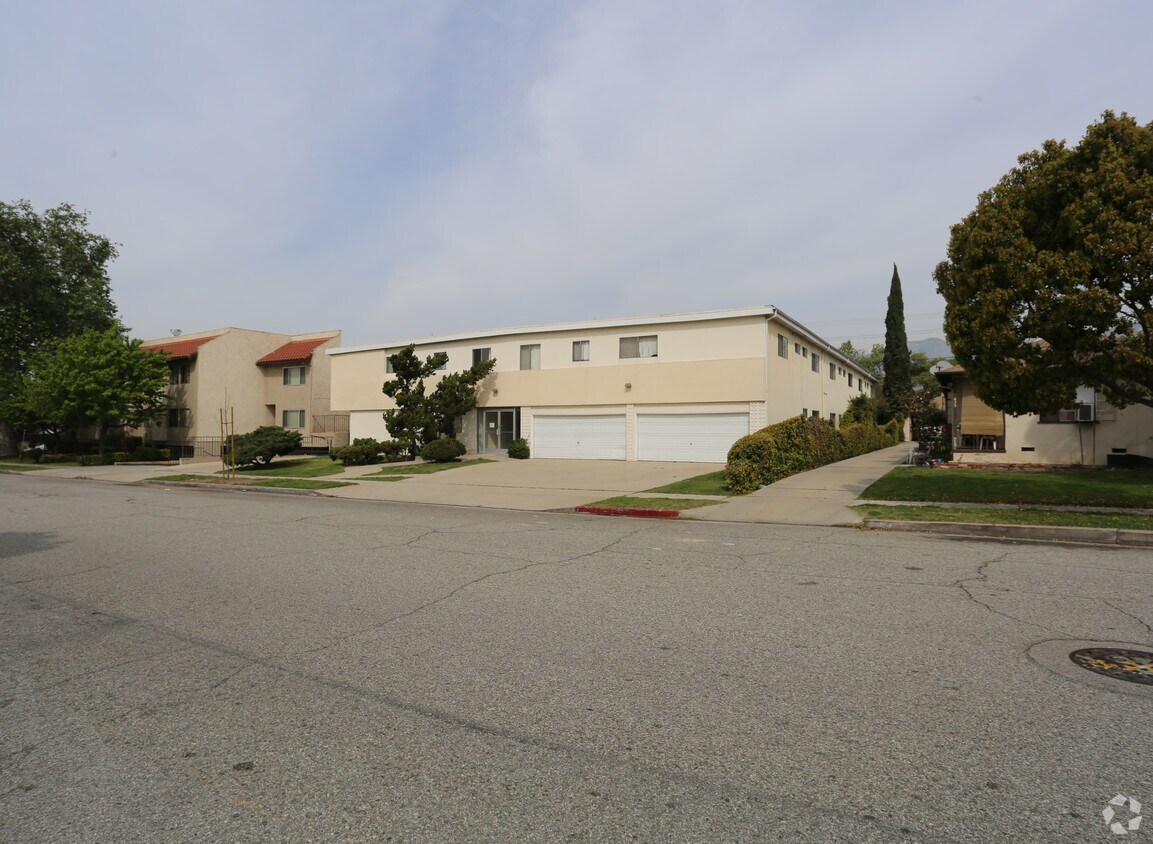 Foto del edificio - 657 Milford St