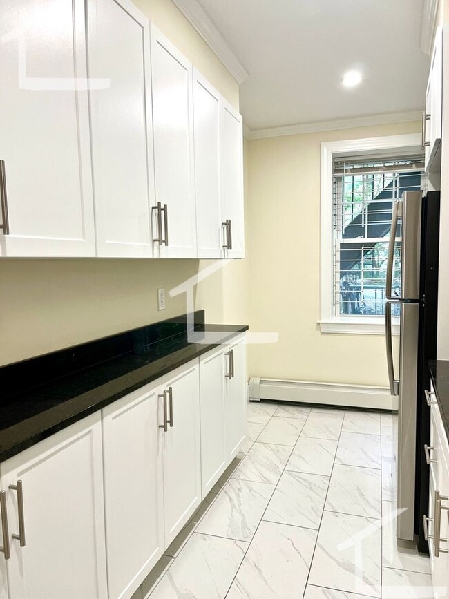 Building Photo - Beautiful Renovated 2 bed unit for immediate move in!