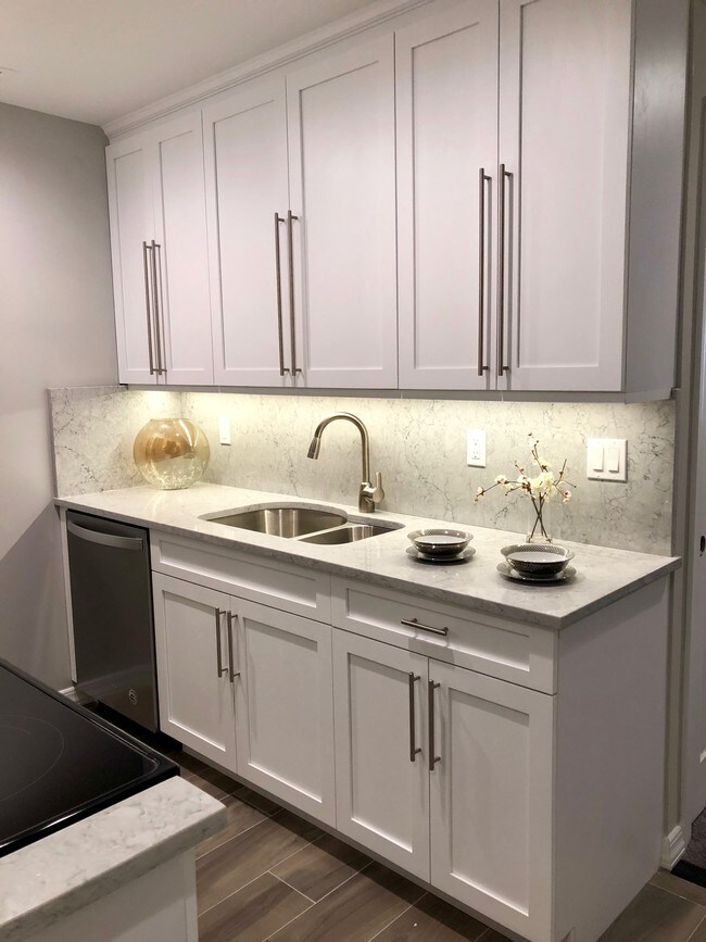Placa para salpicaduras y encimera de cuarzo - Fairfield Square at East Meadow