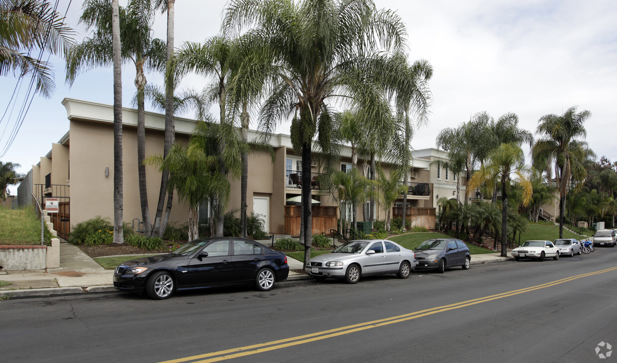 Primary Photo - Carriage House Apartments