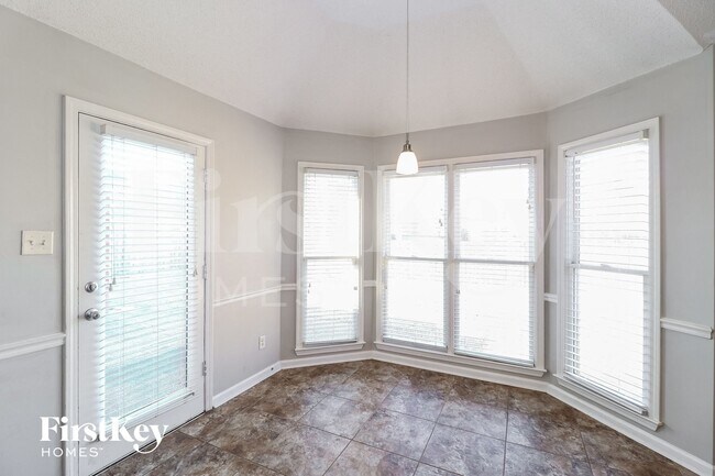 Building Photo - 1535 Far Dr