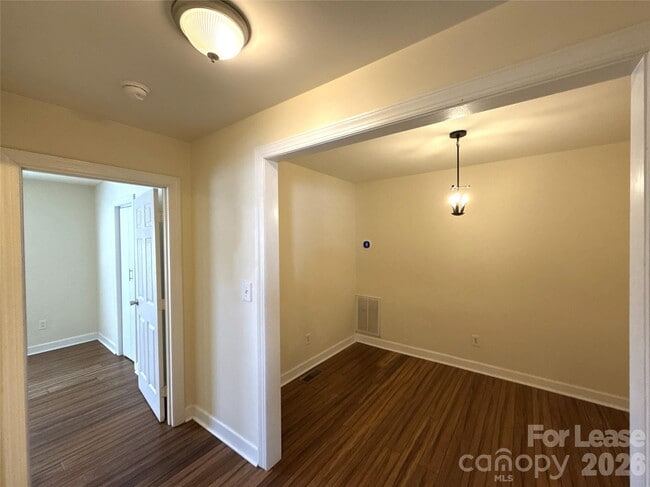 Building Photo - 707 Grandin Rd