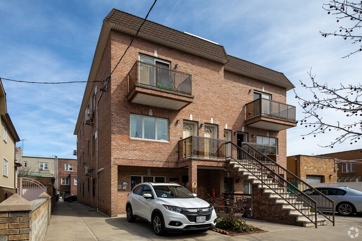Foto principal - 1569 84th St