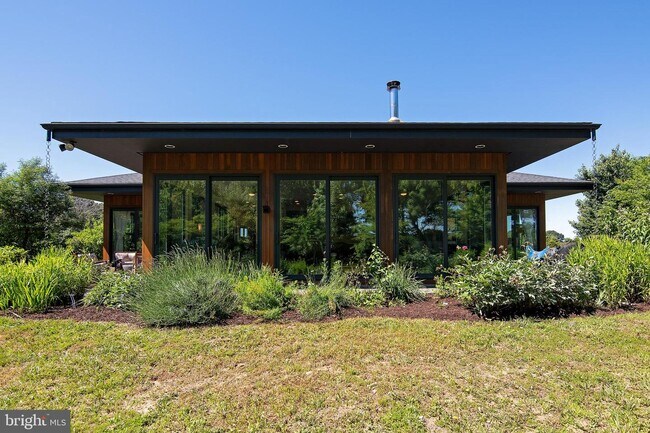 Foto del edificio - 11916 Billys Point Ln