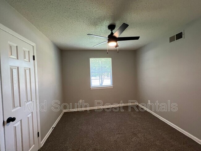 Foto del edificio - 368 E Shelby Dr