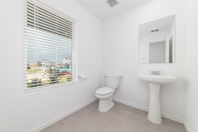 Foto del edificio - 6330 Breakaway Grv Dr