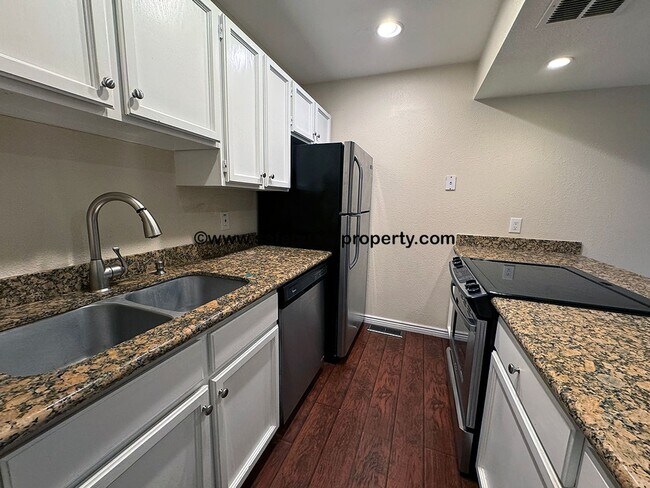 Foto del edificio - Great Condo in the Heart of Holladay