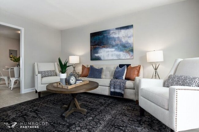 Building Photo - Townhomes at Humboldt Place- Fully renovated and move in ready 2 bedroom unit!