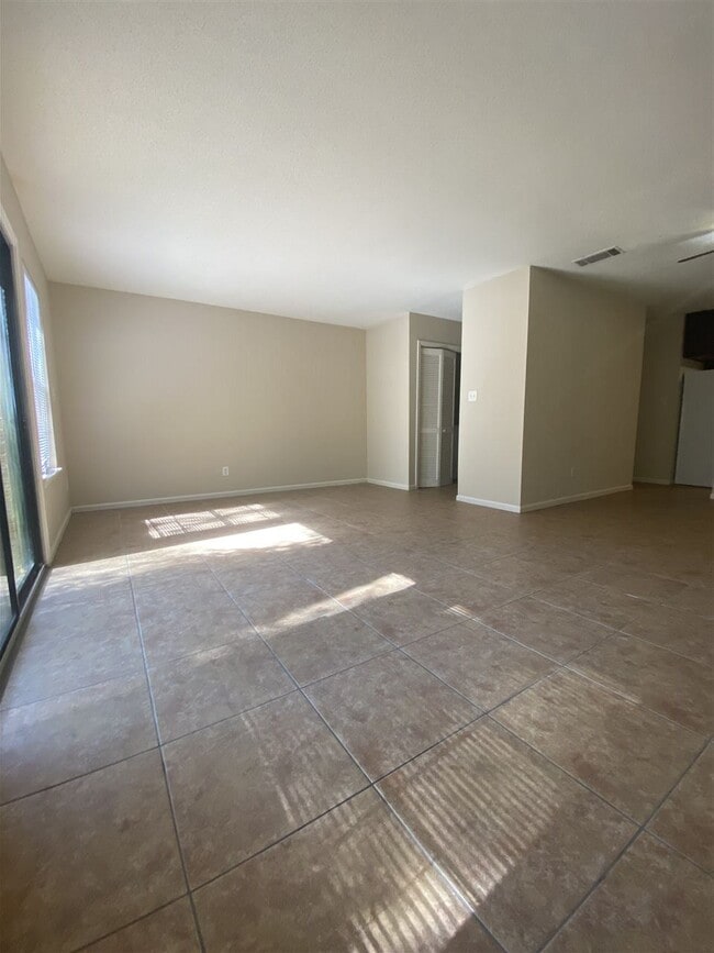 Building Photo - 3701 Donovan Dr