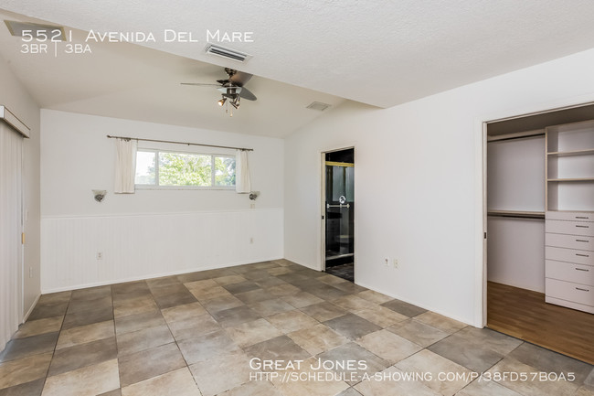 Building Photo - 5521 Avenida Del Mare