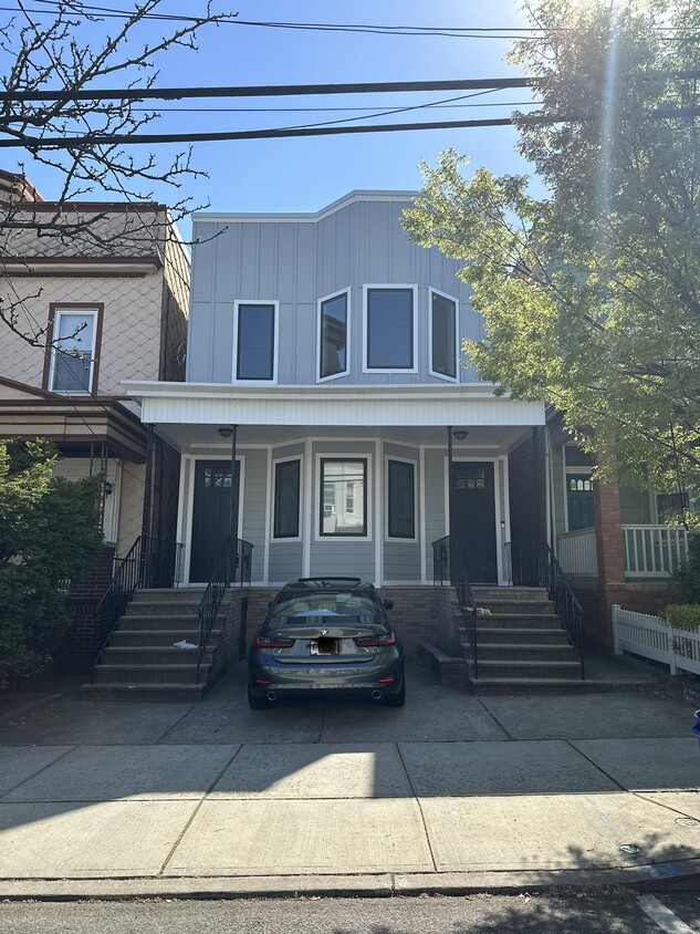Primary Photo - 217 Oak St