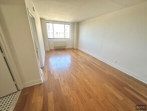 Building Photo - 323 W 96th St