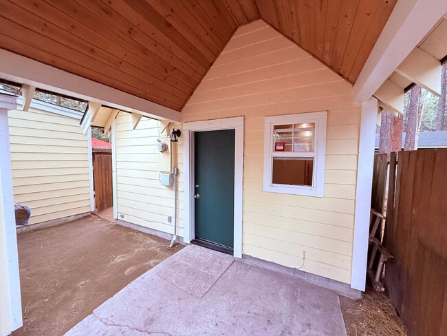 Building Photo - Studio cabin for rent in South Lake Tahoe