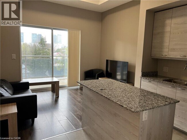 Building Photo - 280 Lester St