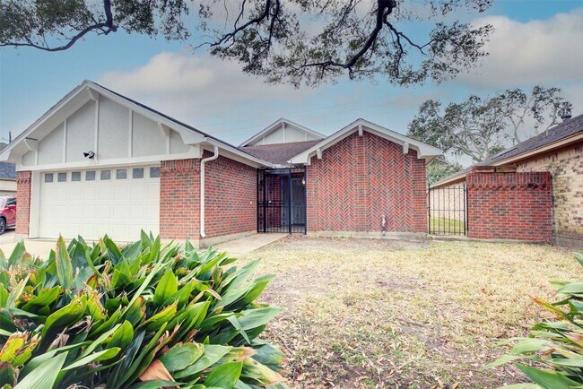Foto del edificio - 1402 Forest Home Dr