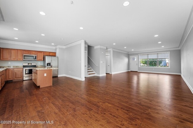 Building Photo - 15 Maple Leaf Dr