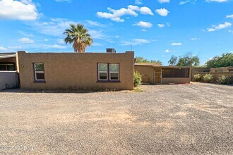 Building Photo - 2143 N Bell Ave
