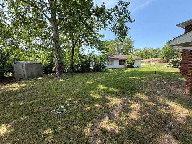 Building Photo - ** 4 bed 2.5 bath located in Edgewood ** Call 334-366-9198 to schedule a self tour
