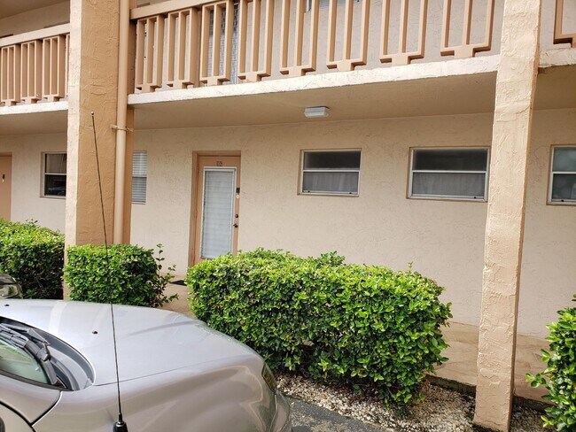 Foto del edificio - 6770 Royal Palm Blvd