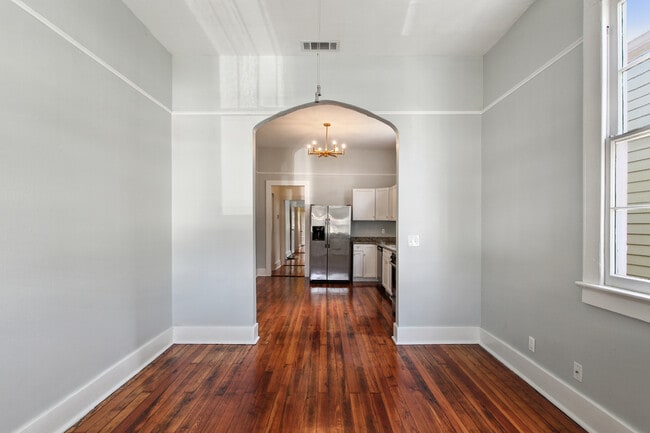 Photo - 2421 Valence- right House