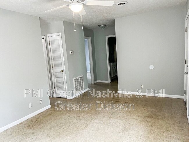 Building Photo - 807 Clydeton Rd
