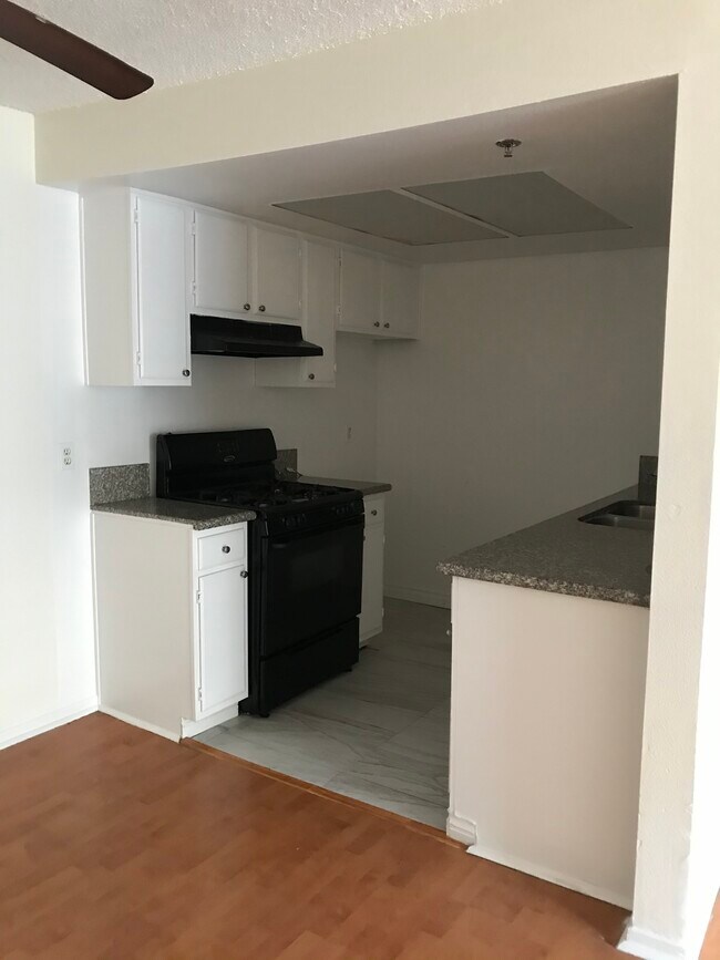 Foto del edificio - 838 S Kenmore Ave