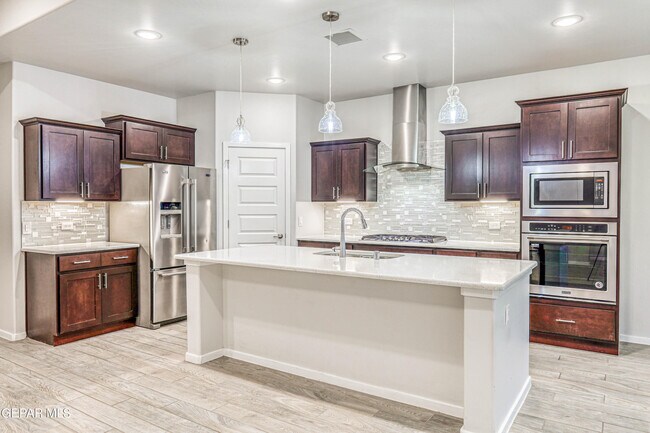 Foto del edificio - 12616 Brixton Ave