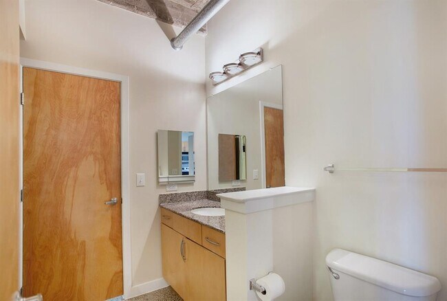 Foto del edificio - 221 W Lancaster Ave