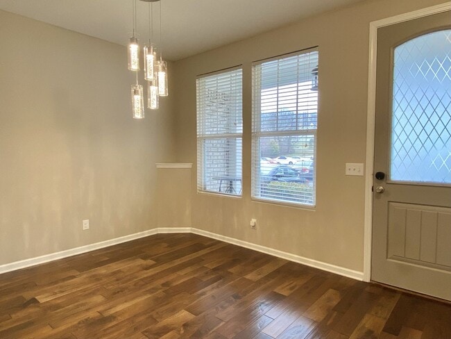 Building Photo - 1021 Livingstone Ln