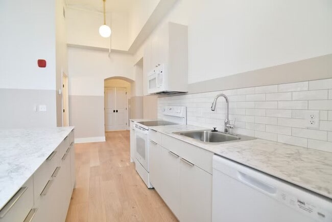 Building Photo - City Hall